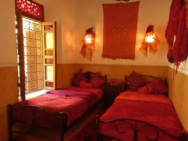Suite Marrakechia,riad à marrakech, riad a la medina , sdb, WC, 2 fenêtres