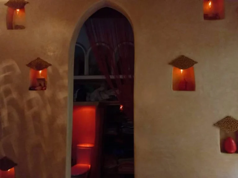 ite Marrakechia, 2 lit simple riad à marrakech , riad a la medina , avec 2 fenêtres