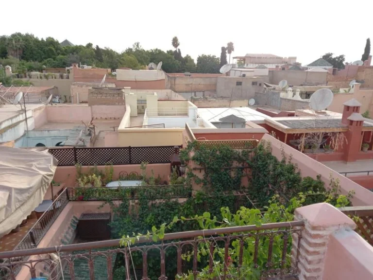Terrasse d'un riad a marrakech au coeur de la médina